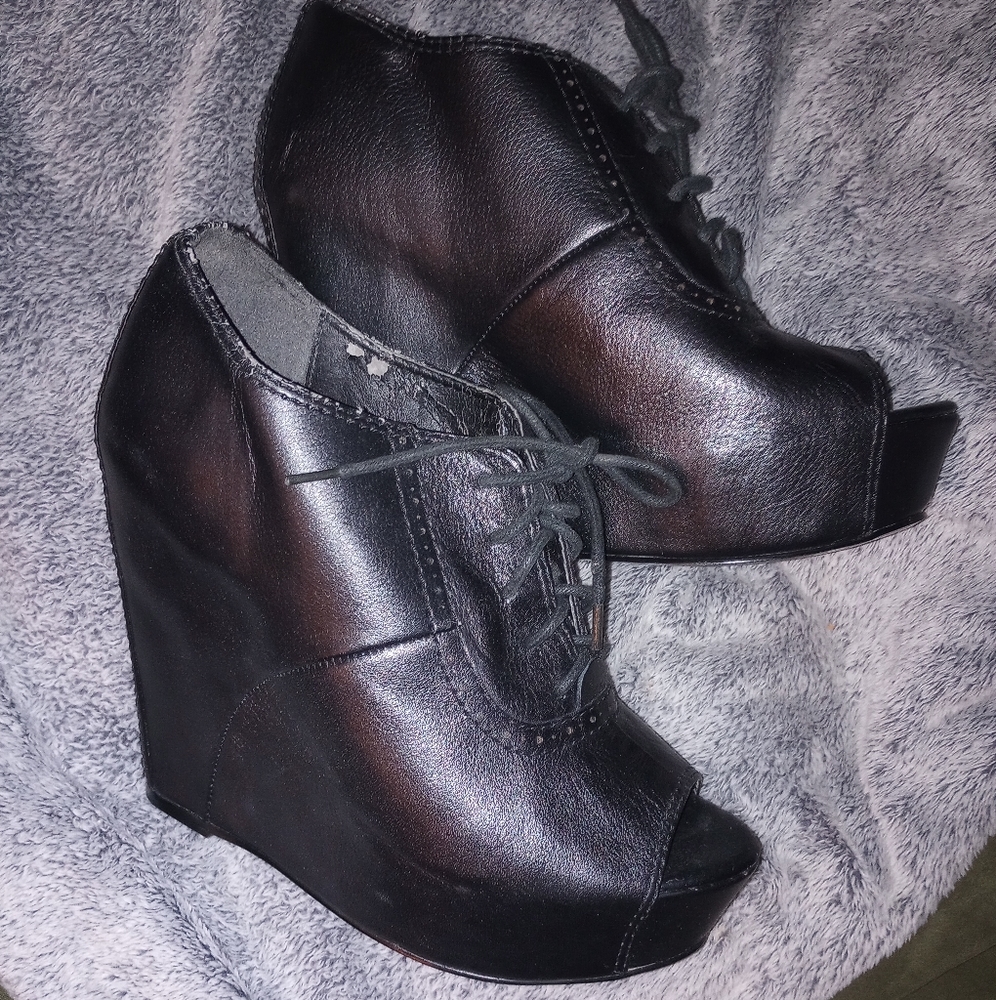 Women's size 10 open toe wedge heels by Steve Madden